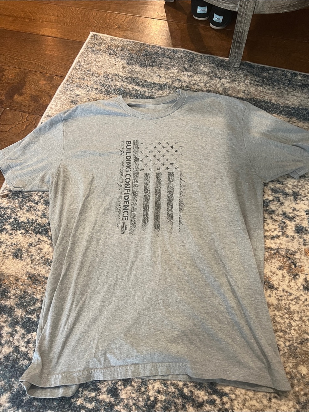 Men's Gray Graphic Tee - Building Confidence